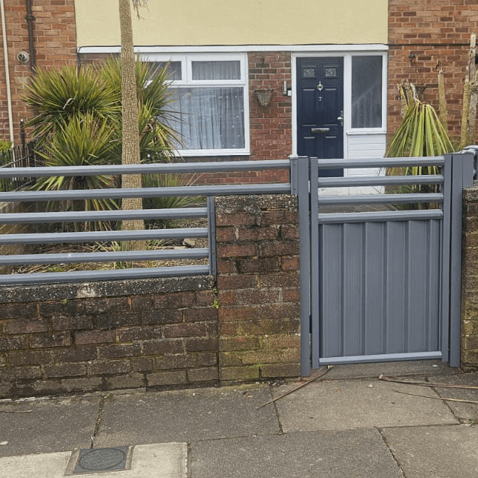 Bespoke Grey Contemporary Fence with Trellis