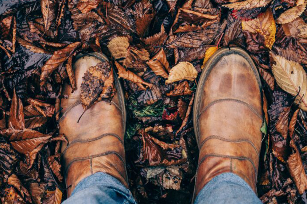 Feet in fallen leaves