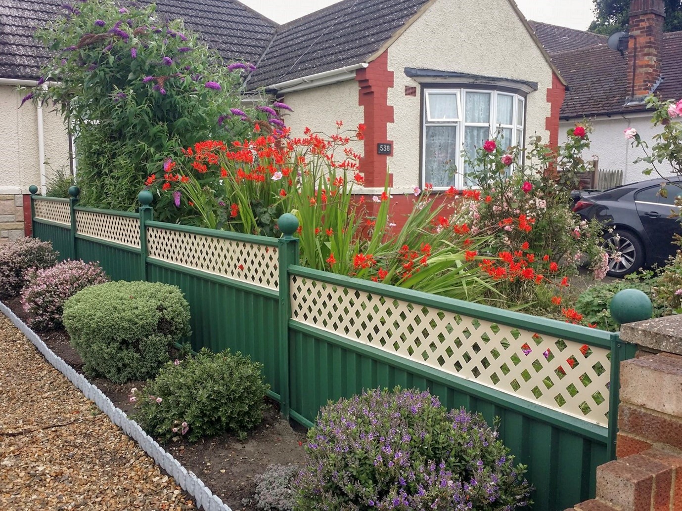 What Are the Benefits of a Metal Fence?